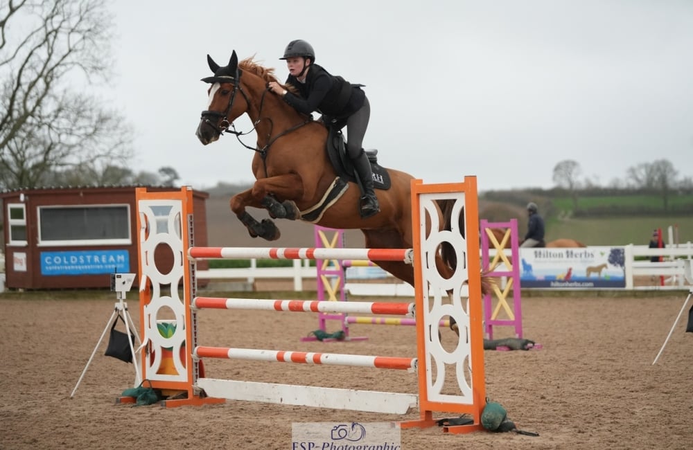 Rubi Harper mid jump