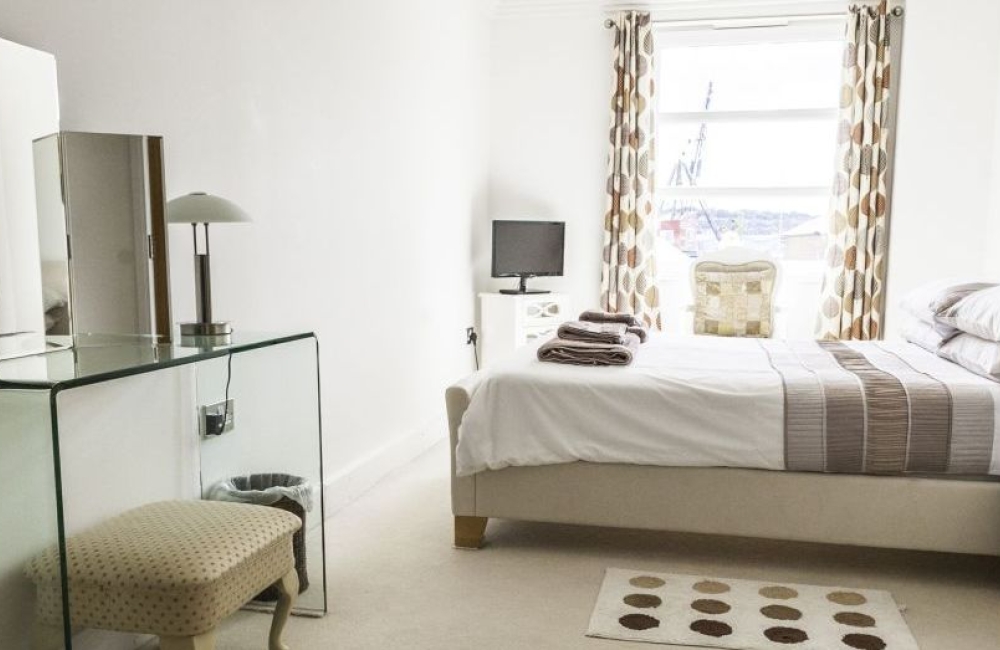 38 Marinus double bedroom