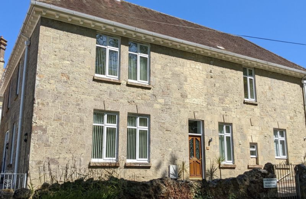 Shanklin Manor front view of the apartment building