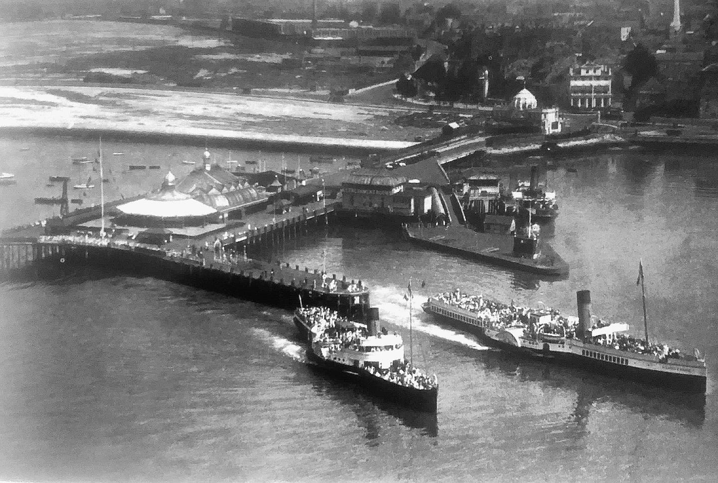 southampton-in-1930s-with-princess-elizabeth-and-lorna-doone