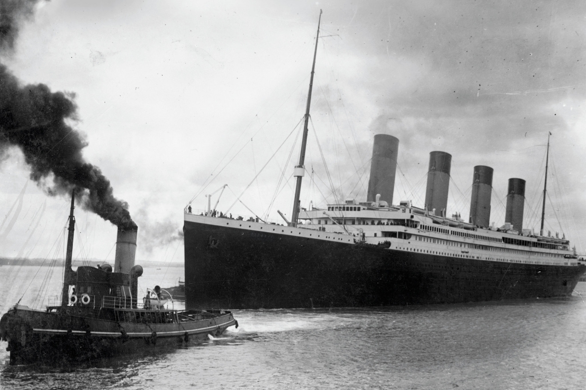 titanic-with-red-funnel-tug